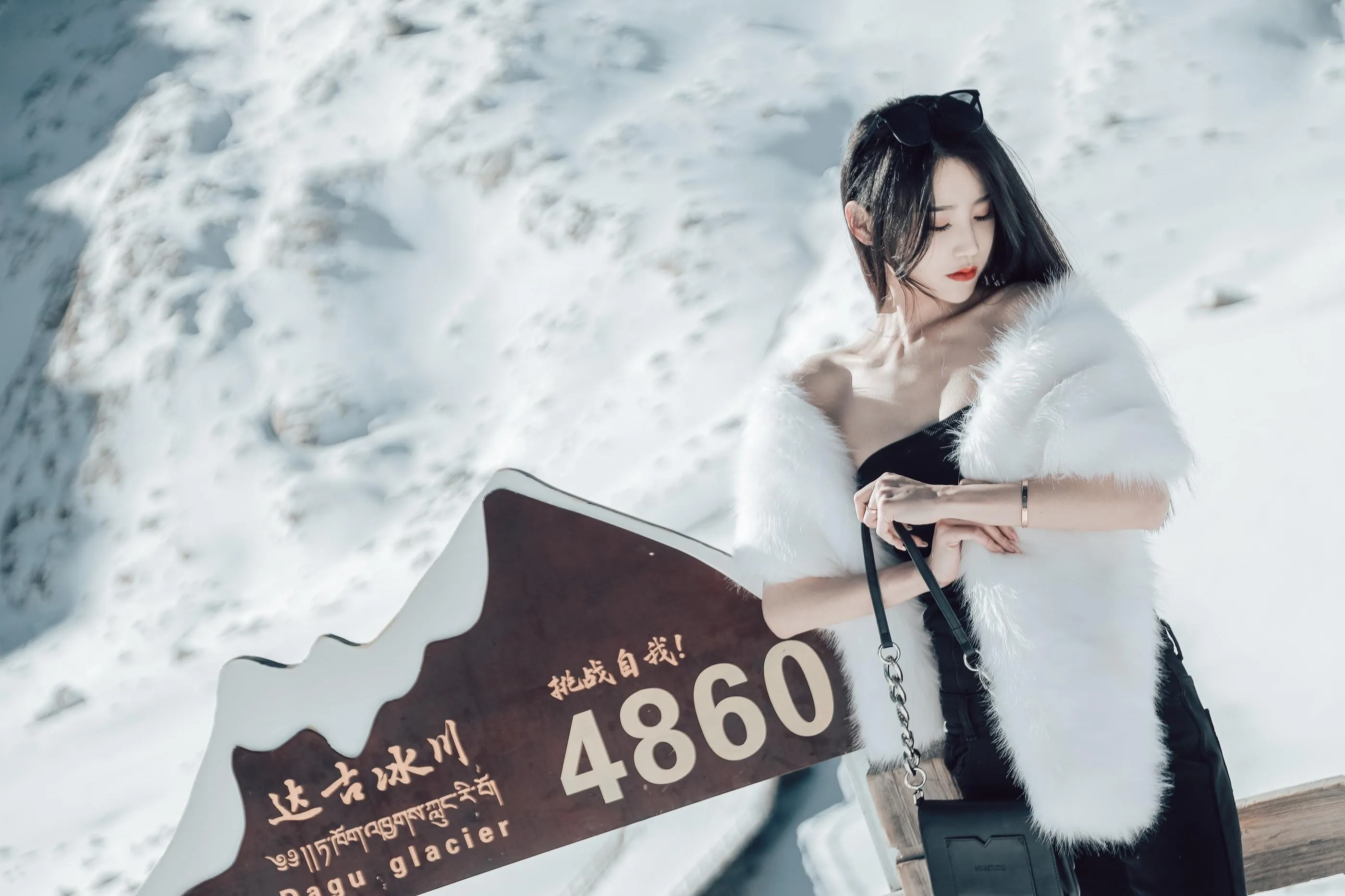 [艺图语] 2022.06.21 冰雪之巅 婷婷 [34P]插图2